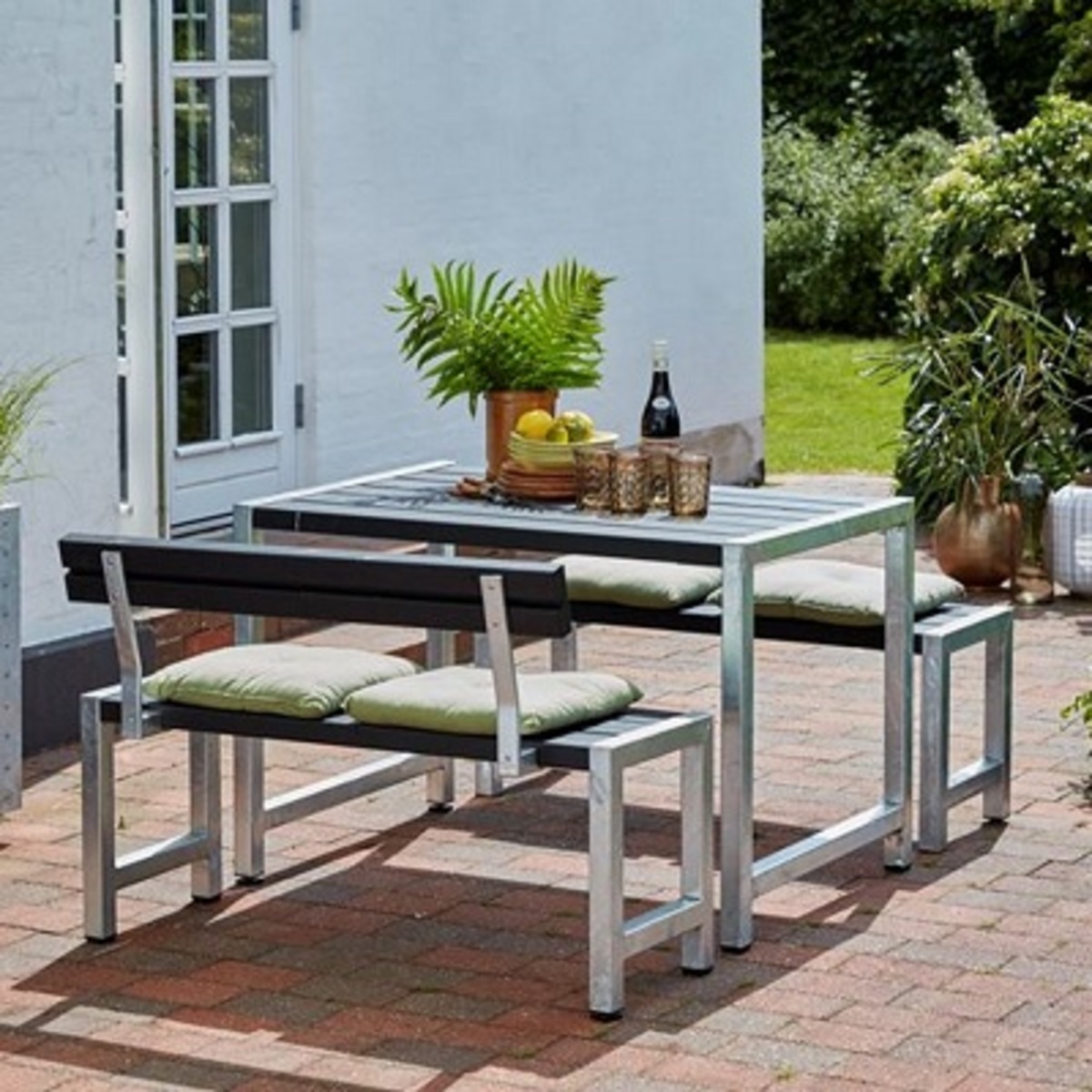 Outdoor picnic table Cafe Outdoor picnic table Cafe