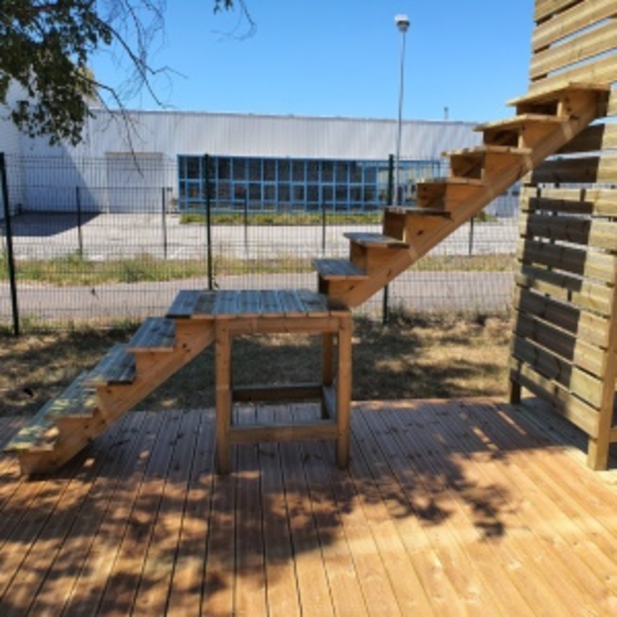 Deck stairs with landing - straight Deck stairs with landing - straight