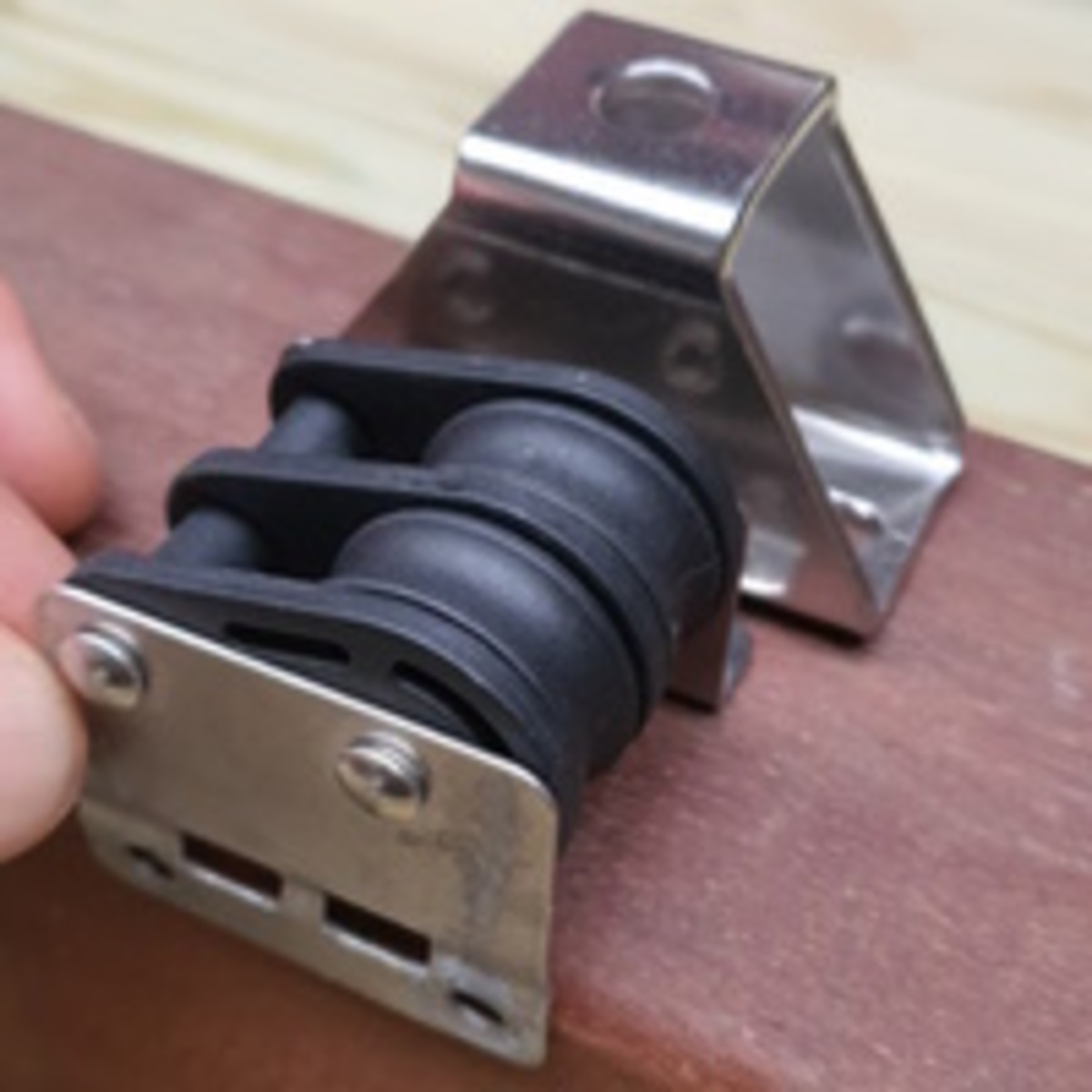 Biegen Sie die Umlenkrolle des Pergolamarkise Biegen Sie die Umlenkrolle des Pergolamarkise