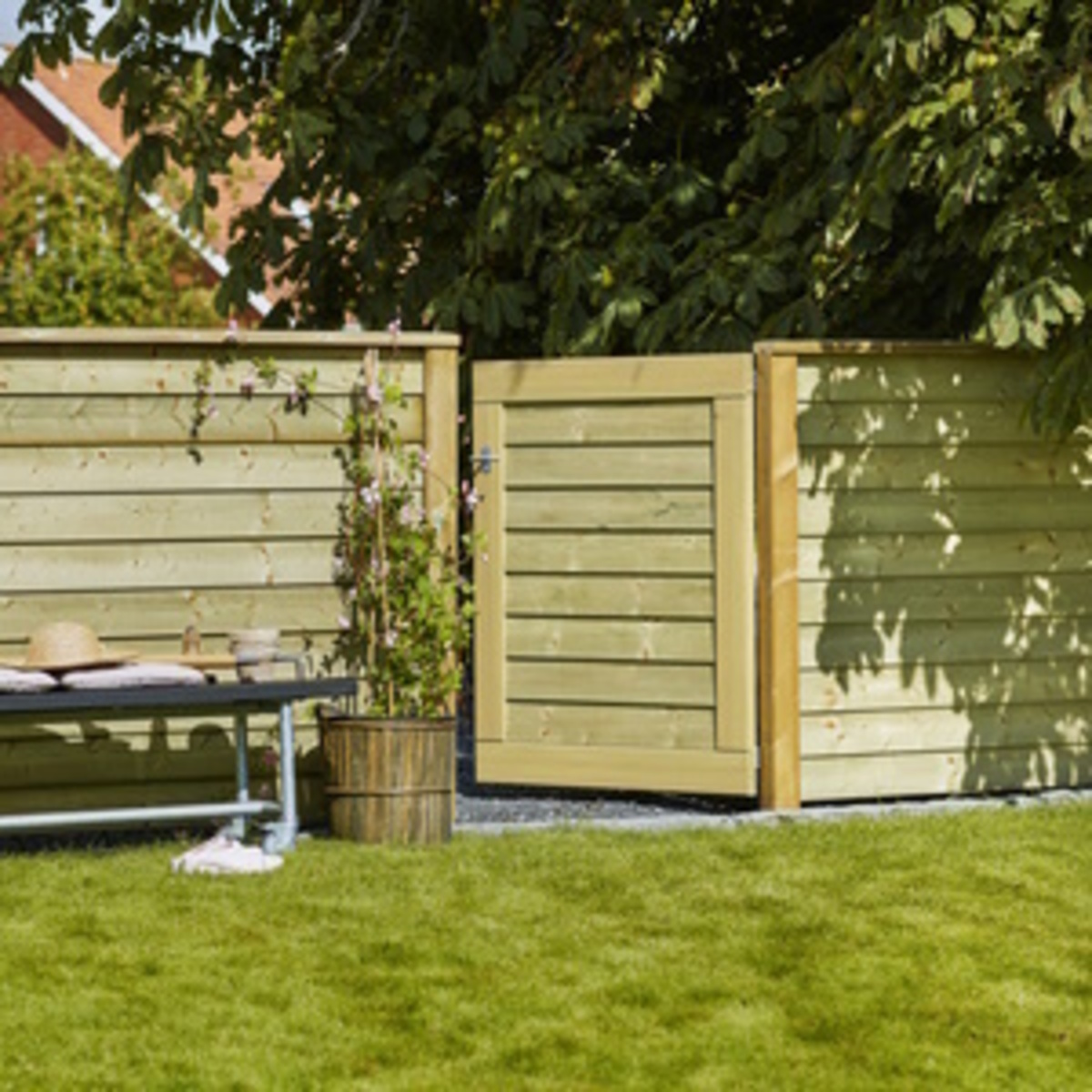 Zaun mit Profilpfosten Holz Zaun mit Profilpfosten Holz