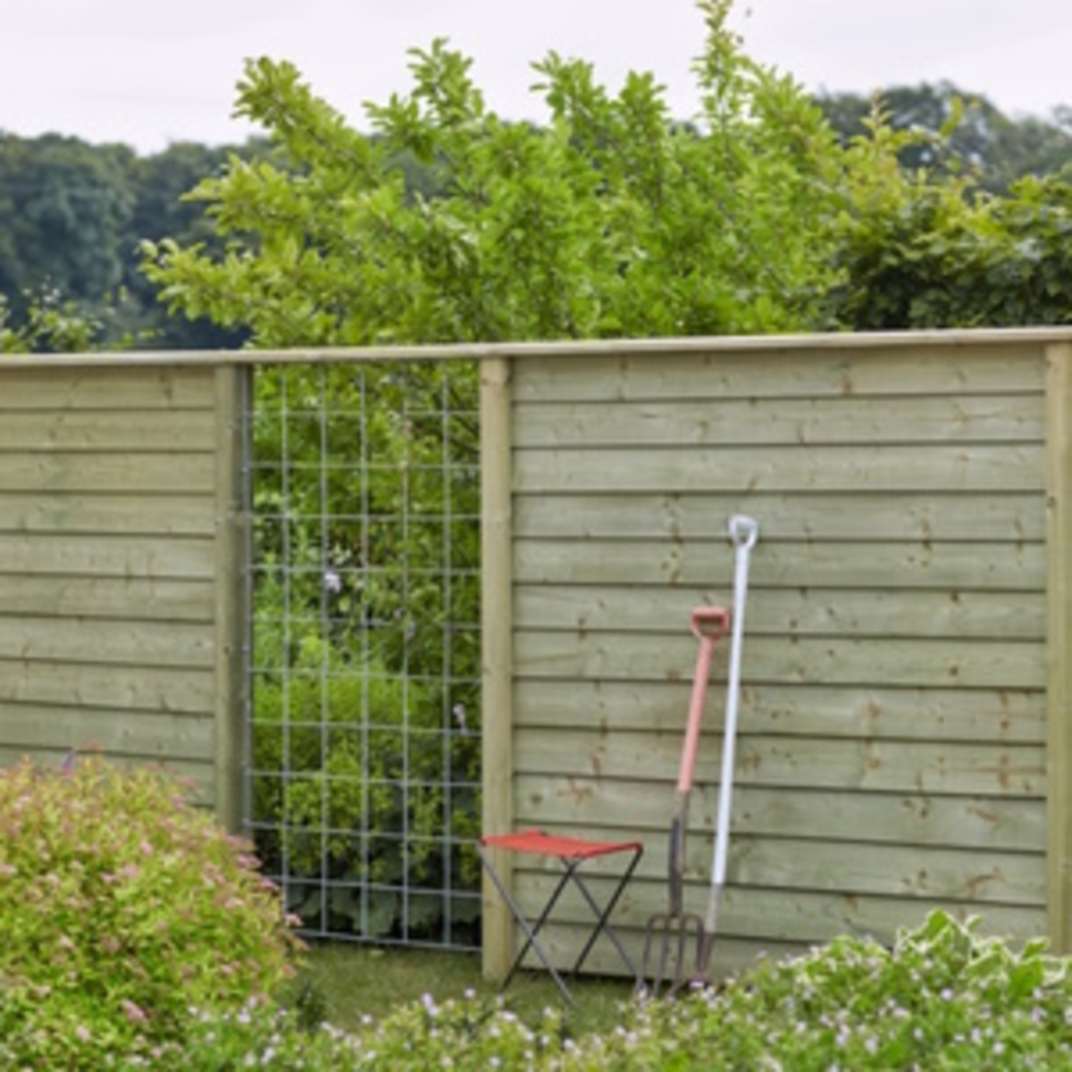 palo in legno per recinzione